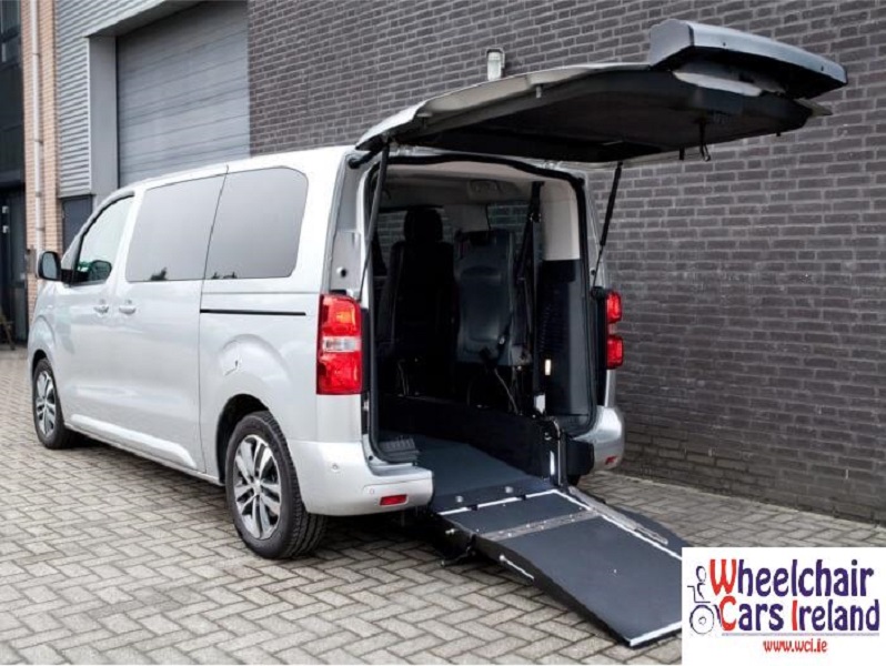 Ford Tourneo Custom Outside